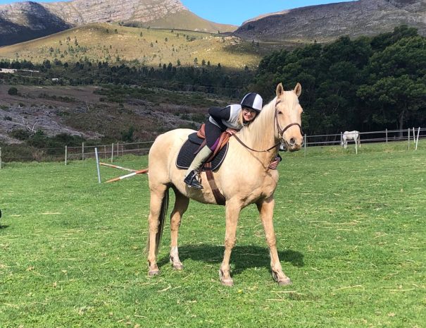 hemel-en-aarde-farm-cooper-1